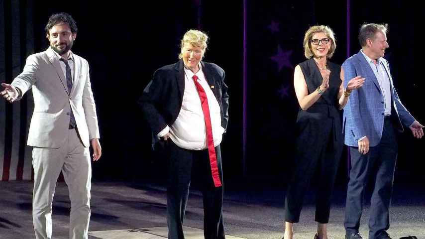 Meryl Streep parodiando a Donald Trump en la Gala Public Theater de Nueva York