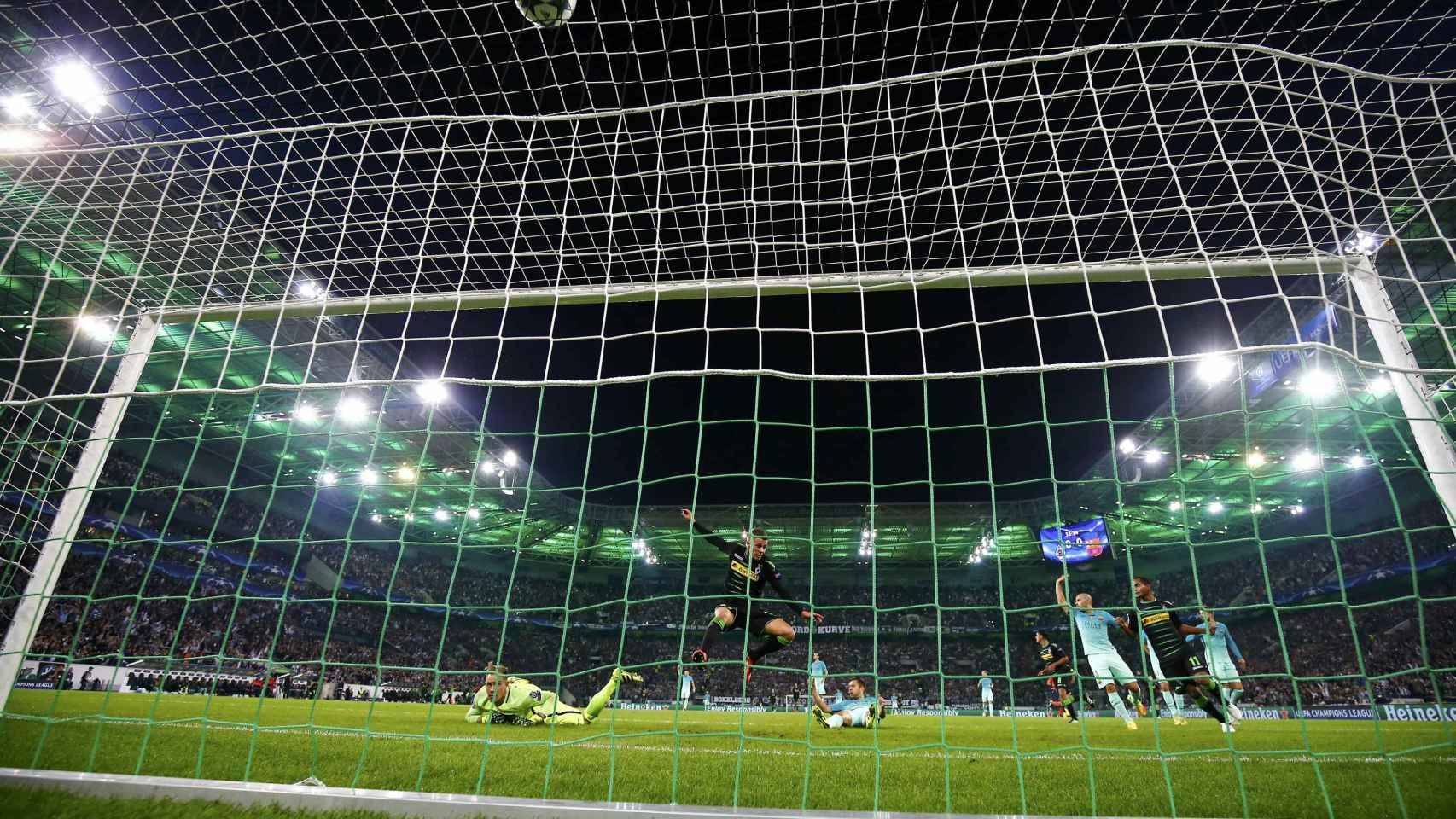 Hazard anota el gol del 'Gladbach. / Reuters