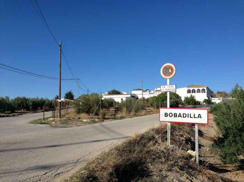 Bobadilla es un pueblo jiennense de 1.000 habitantes rodeado por inmensas extensiones de olivares.