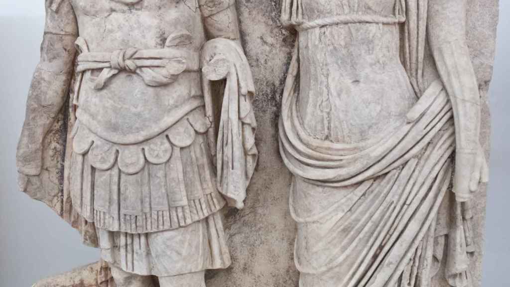 Agripina la Menor coronando a su hijo NerÃ³n.