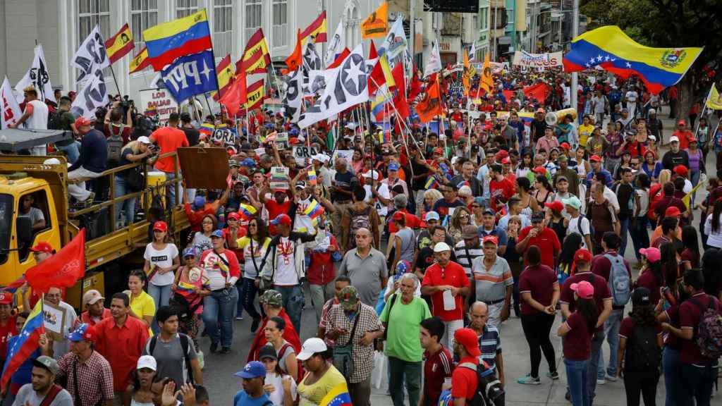 Marcha oficialista en las calles de Caracas para protestar contra la polÃ­tica de Trump.