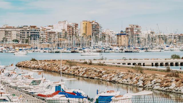 El líder de estos detenidos presuntamente vendía las casas por mil euros o las convertía en puntos de venta de drogas.