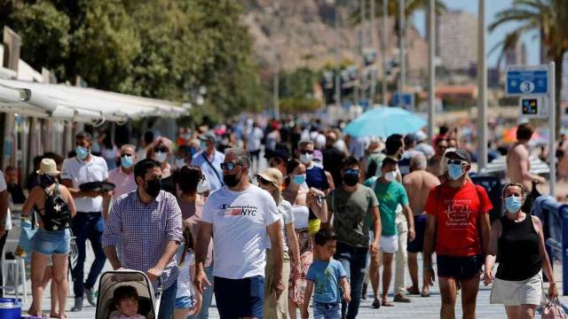 Turistas en Alicante.